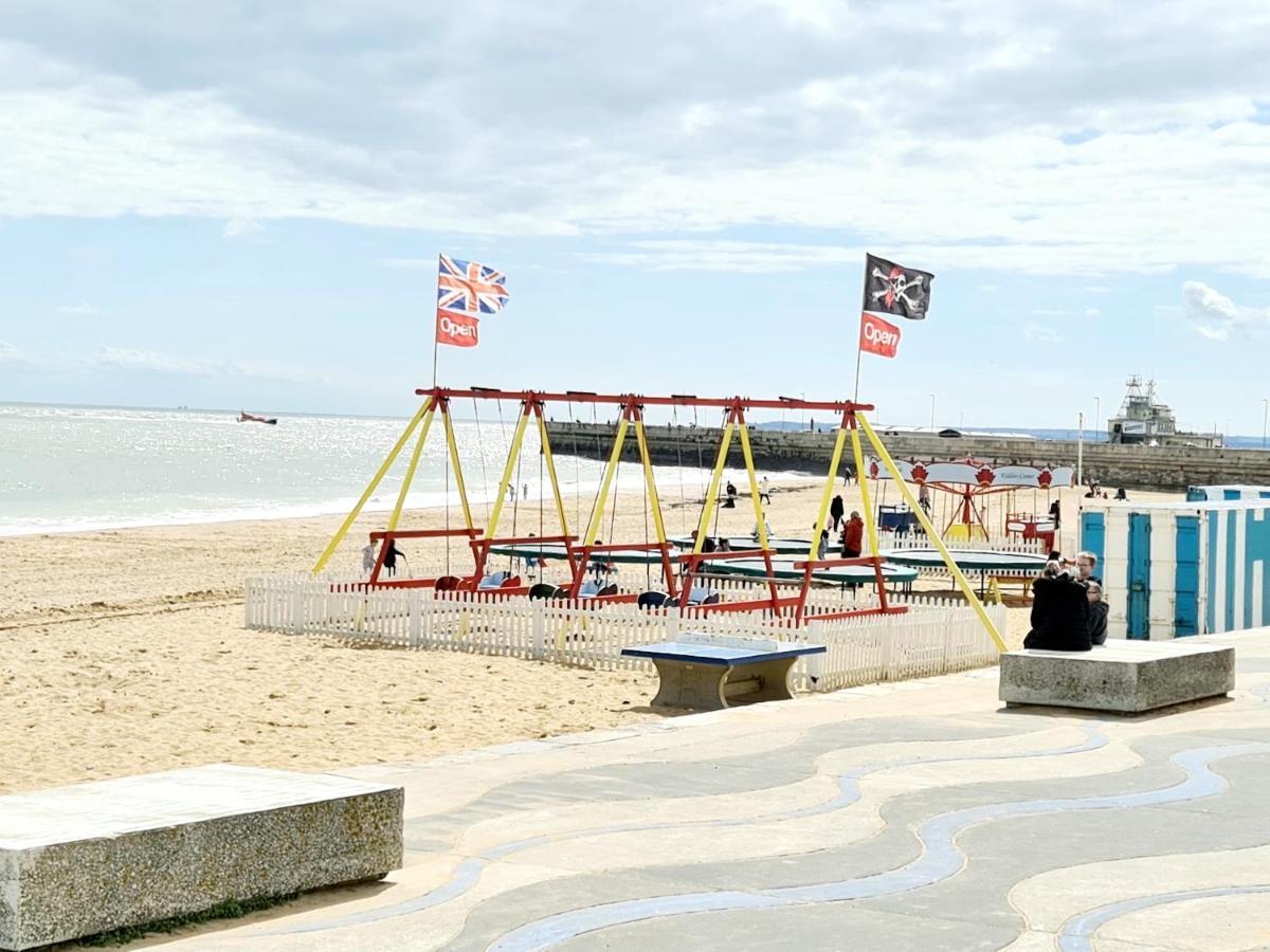 Vitamin Sea Beachfront Apartment Ramsgate - Sleeps 4 외부 사진